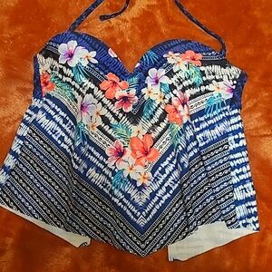Cute swim top, size 7-9 Jr's, blue with flowers